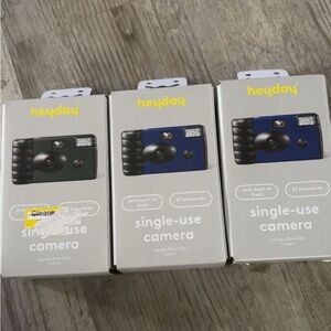 heyday Single-Use Cameras in Blue and Dark Green